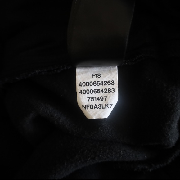 The North Face Women’s Flashdry Pullover, Black, Small - Picture 8 of 8